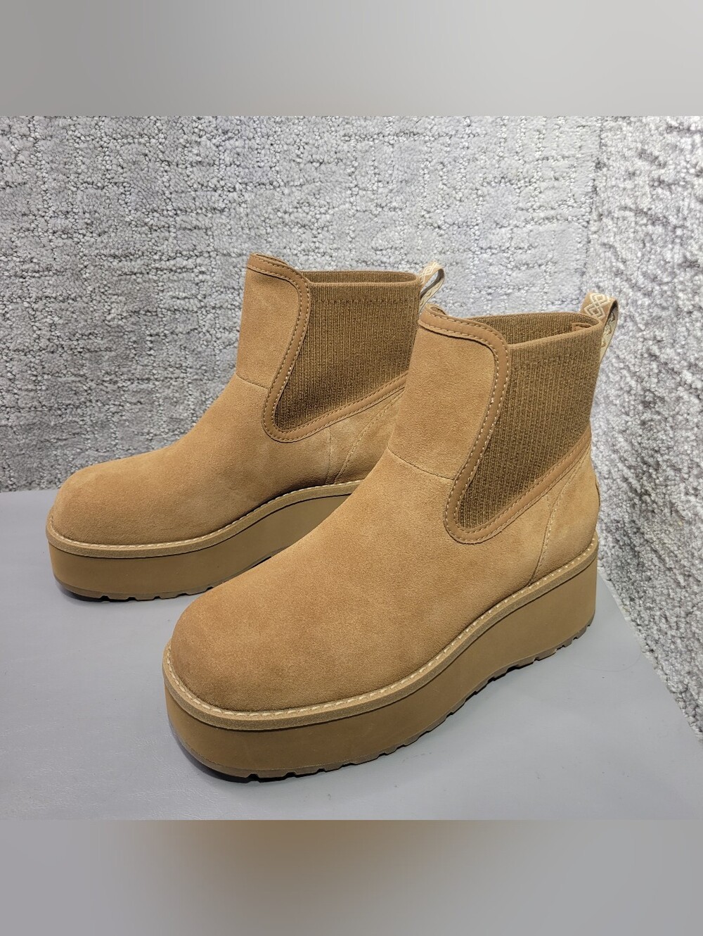 UGG Cityfunc Chelsea Women's Size US 7 Chestnut boots. - Picture 10 of 15